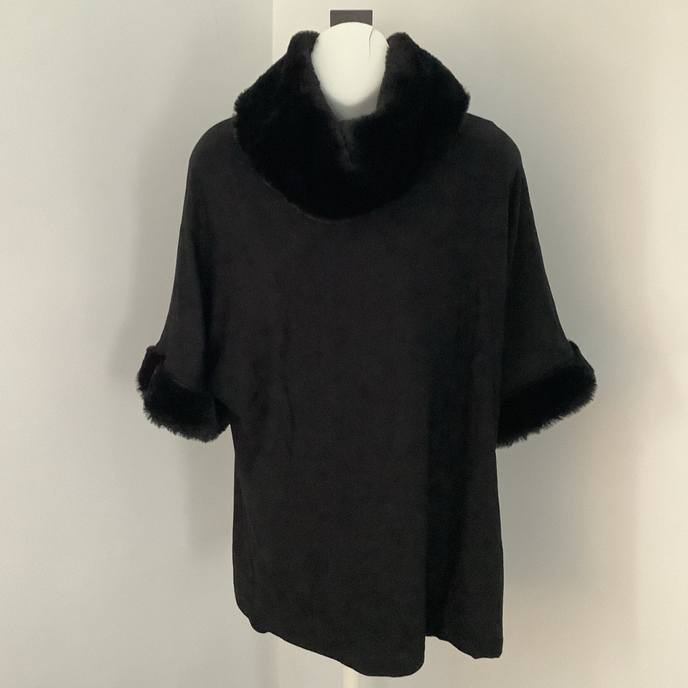 Capote Scarlett Chic Black Cowlneck Tunic with Faux Fur Trim Sz. M